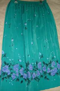 Lesley Fay Petite Womans Size 12P Green with Floral Design  