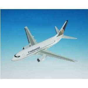   B737 700 Continental 1/100 W/WINGLETS Pacific Modelworks Toys & Games