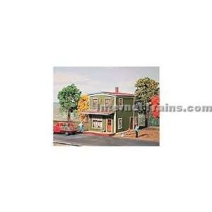    American Model Builders HO Scale Springfield Cafe Kit Toys & Games