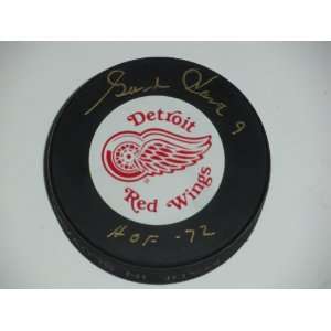  Gordie Howe Signed Detroit Red Wings Hockey Puck HOF 72 
