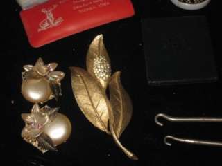 VINTAGE WOMENS JUNK DRAWER ITEMS FANS JEWELRY COMPACTS OLD JARS 