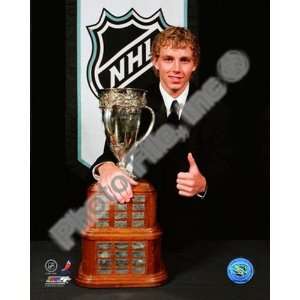  Patrick Kane with the 2008 Calder Memorial Trophy Art 