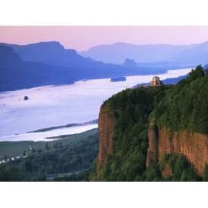  Columbia River below, Crown Point State Park, Oregon, USA 