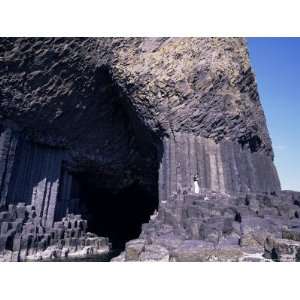 com Entrance to Fingals Cave, Columnar Basalt Rock, Island of Staffa 
