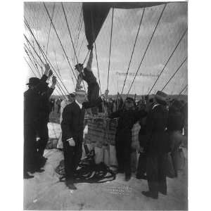   US War Balloon No 2,c1907,men holding ropes of balloon