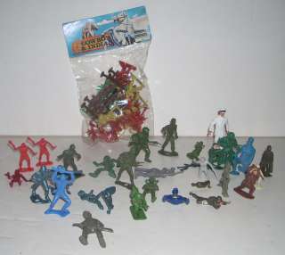 This is a Vintage Mixed Lot of Plastic Soldiers / Army Men, a Mint 