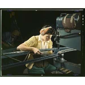  Photo A girl riveting machine operator at the Douglas 