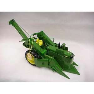  John Deere Precision 4020 Tractor w/ 237 Corn Picker 1/16 