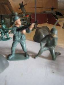 Plastic Toy Soldiers Army Men Lot, Plus Many Accessories. Vehicles 
