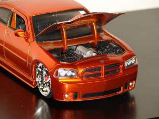 NEW 1/24 Scale Die Cast Metal 2006 Dodge Charger SRT8  