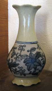 Exquisite Floral Antique Chinese 10 Vase  