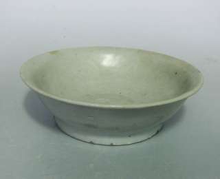 Shipwreck Ming Hongwu white glaze dish (impressed floral motif)  