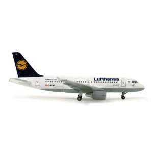    Herpa 500 Scale HE518031 Lufthansa A319 1 500 Toys & Games