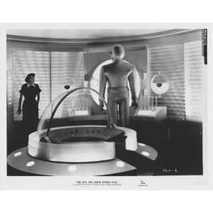  THE DAY THE EARTH STOOD STILL ROBOT PATRICIA NEAL 8X10 