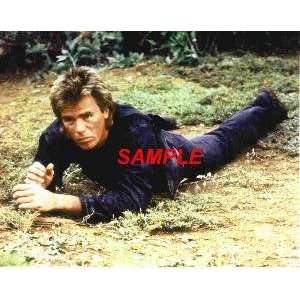  Richard Dean Anderson 8x10 MacGyver Crawling on the Ground 