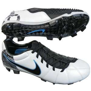   FG White/Black/Chlorine Blue Mens Soccer Cleats Boots Size 9 Sports