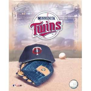  Minnesota Twins   05 Logo / Cap and Glove, Minnesota Twins 